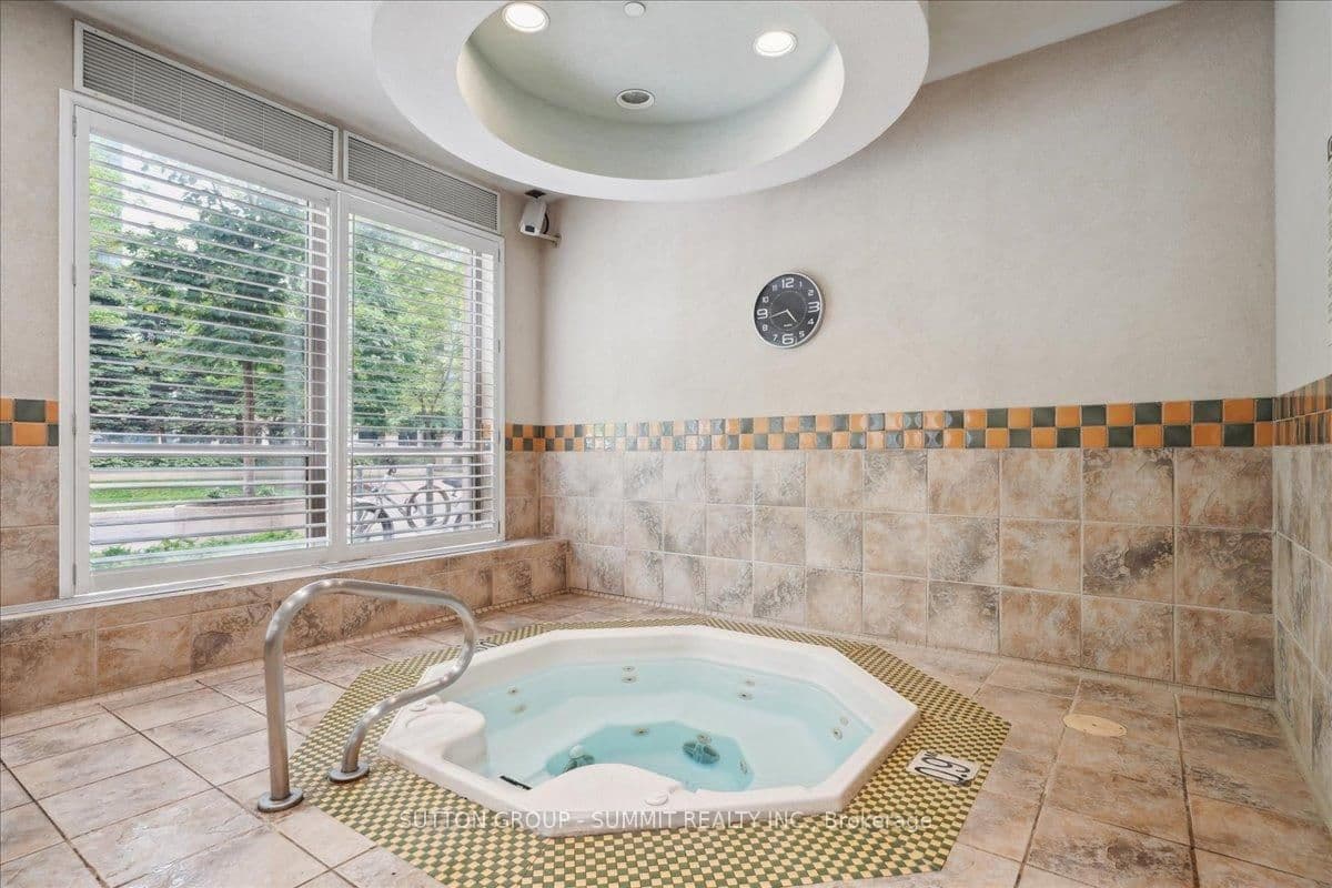 5229 Dundas Street W, Unit 511 thumbnail 28