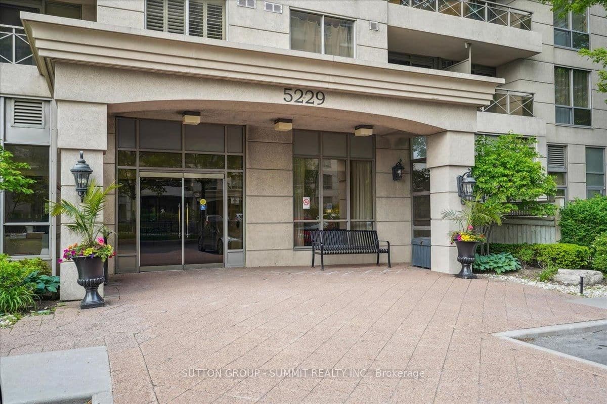 5229 Dundas Street W, Unit 511 thumbnail 3