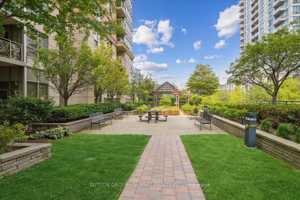 5229 Dundas Street W, Unit 511 thumbnail 31