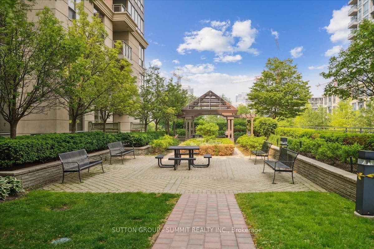 5229 Dundas Street W, Unit 511 thumbnail 32