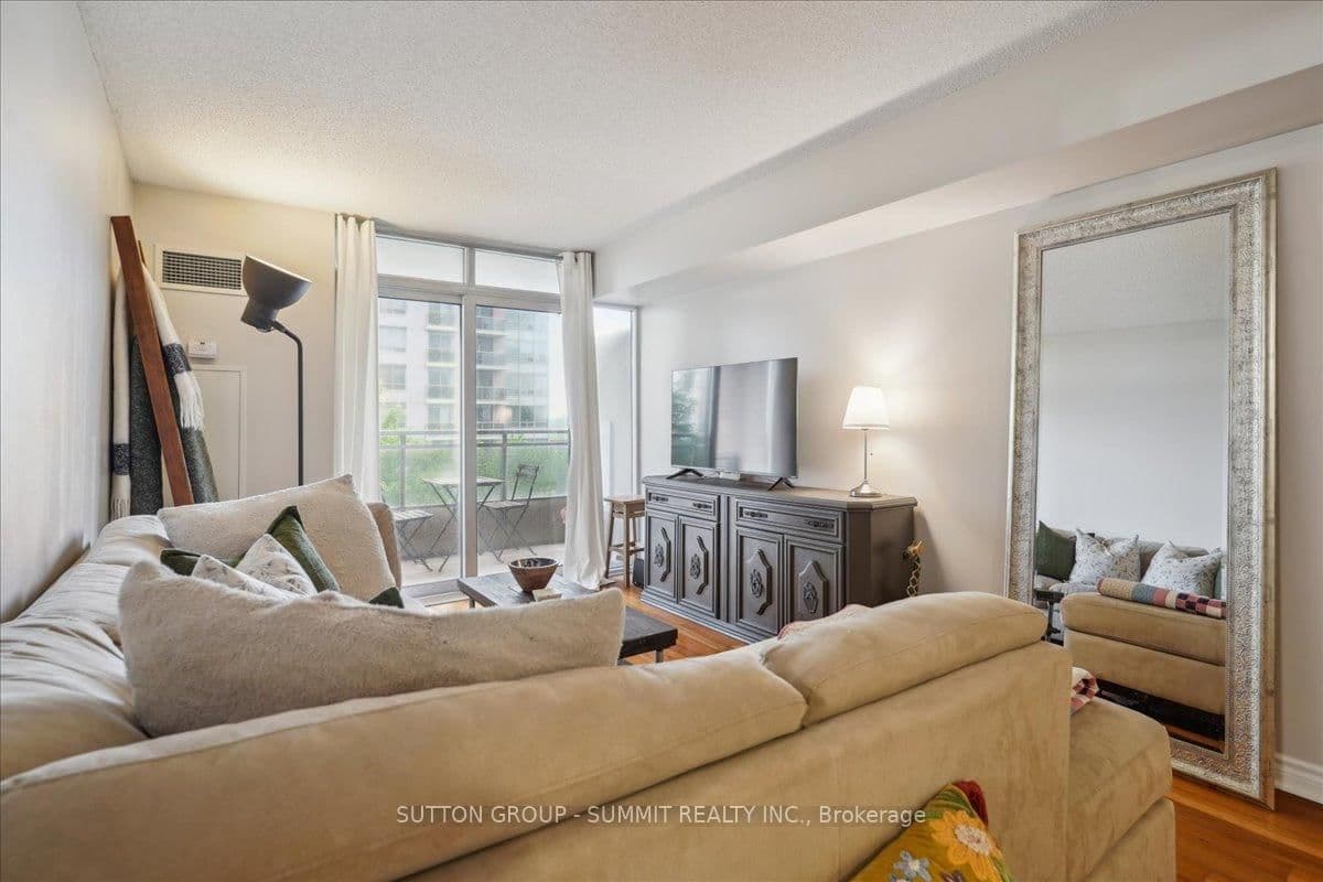5229 Dundas Street W, Unit 511 thumbnail 7
