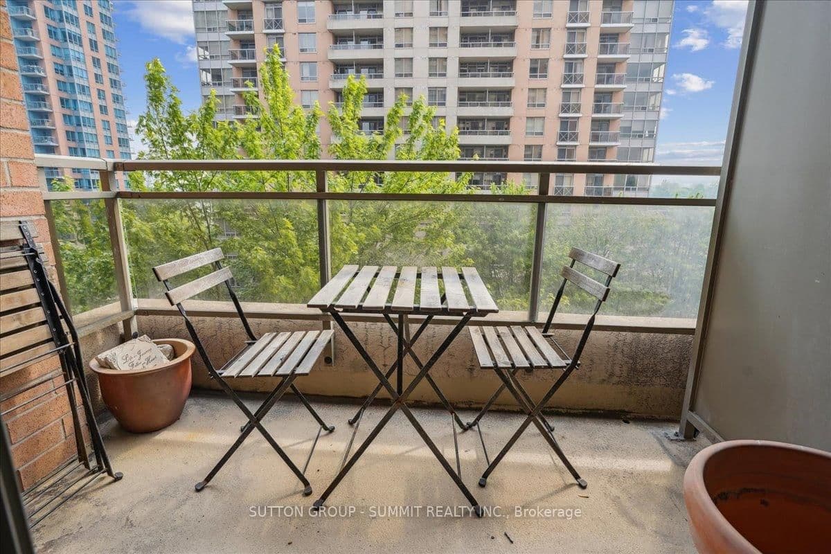 5229 Dundas Street W, Unit 511 thumbnail 8