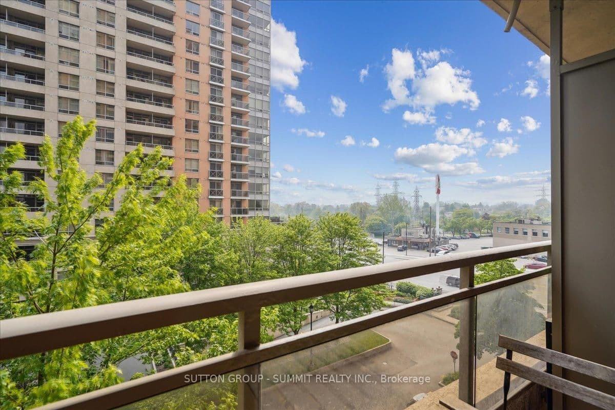 5229 Dundas Street W, Unit 511 thumbnail 9