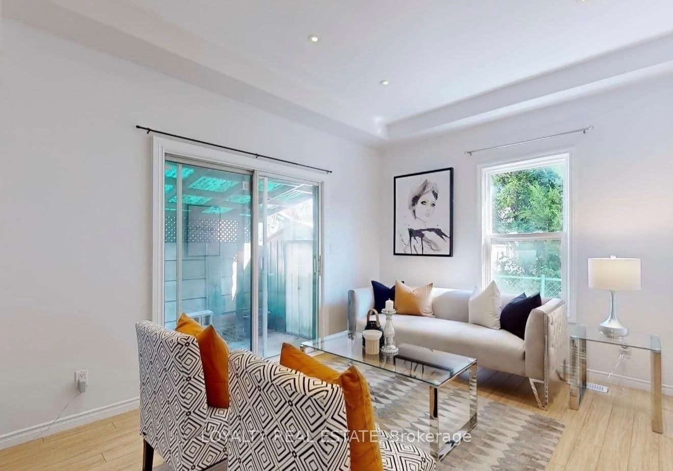 4 Mcmurchy Avenue S, Unit 1 thumbnail 2