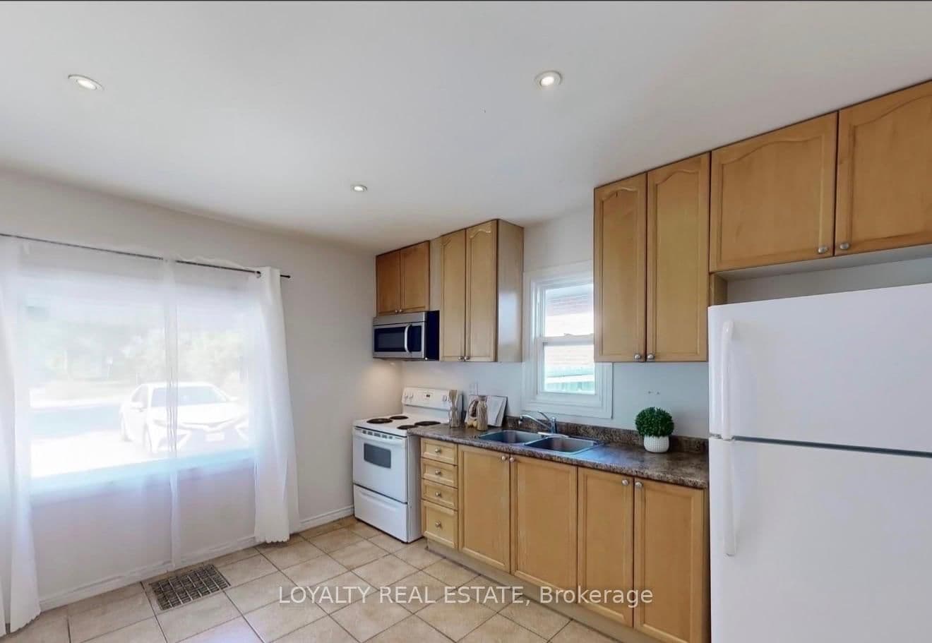 4 Mcmurchy Avenue S, Unit 1 thumbnail 4