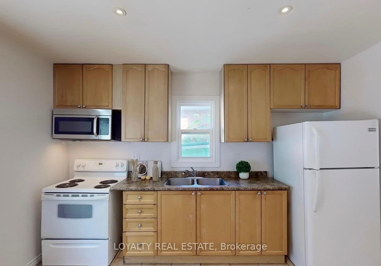 4 Mcmurchy Avenue S, Unit 1 thumbnail 5