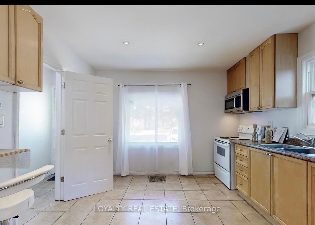 4 Mcmurchy Avenue S, Unit 1 thumbnail 7