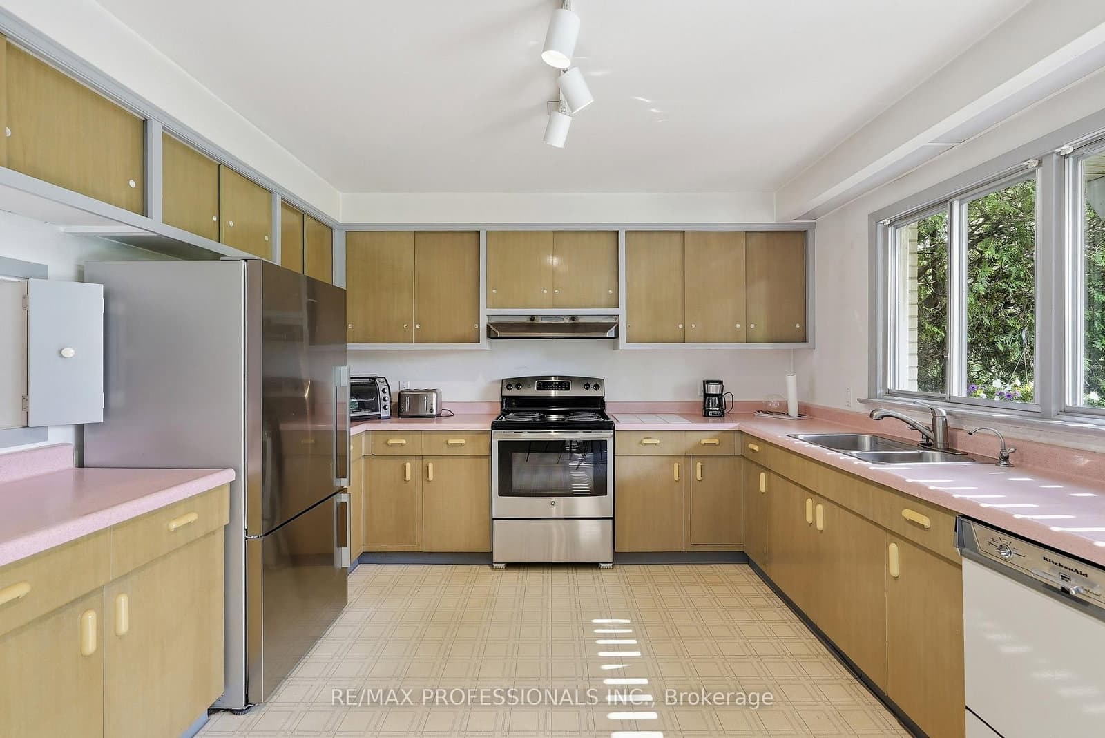 189 Edenbridge Drive thumbnail 11