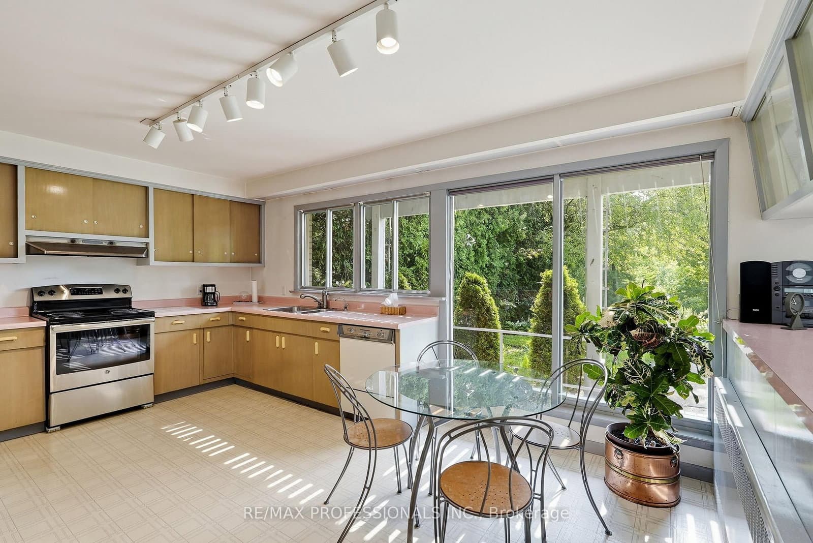 189 Edenbridge Drive thumbnail 12