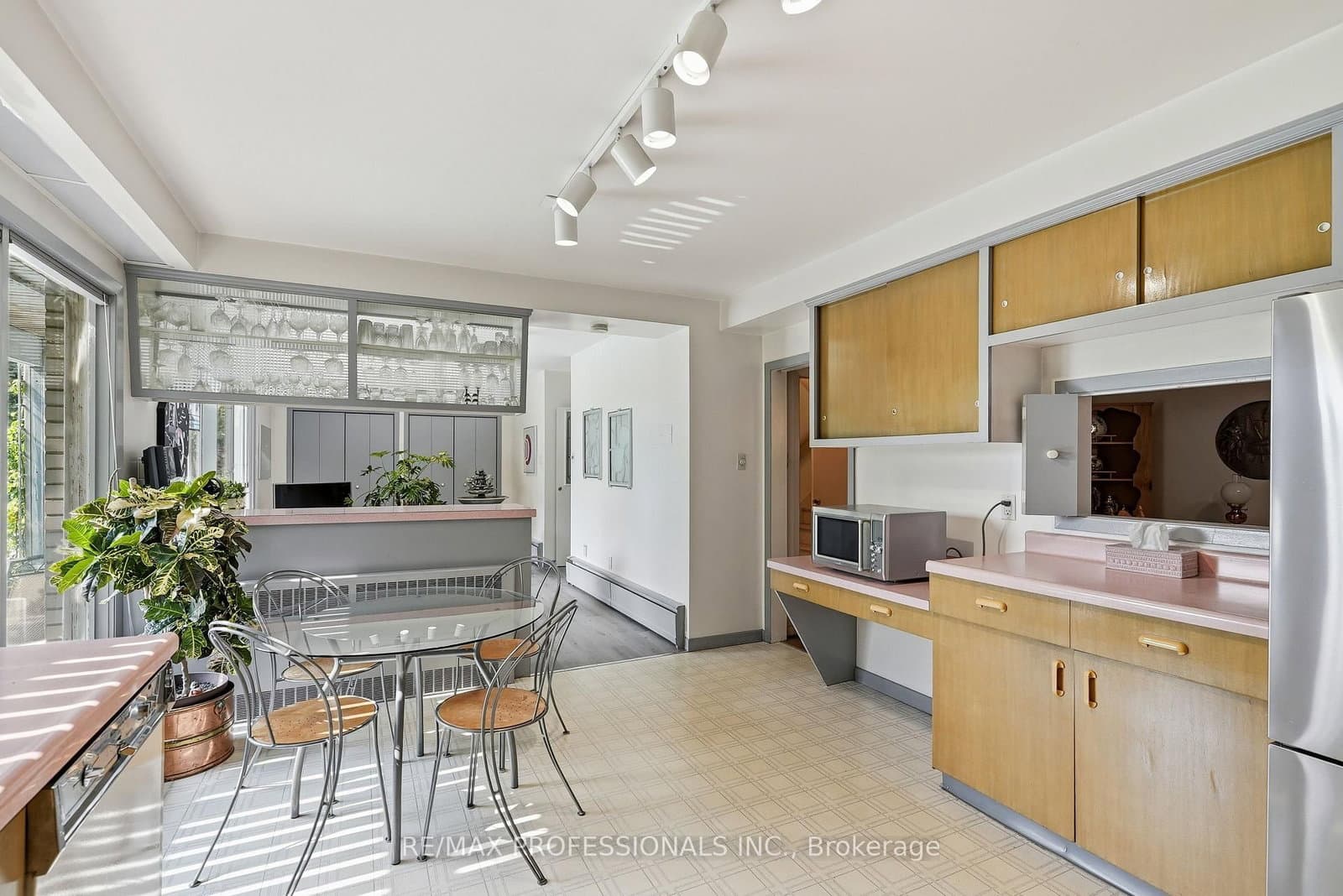 189 Edenbridge Drive thumbnail 13