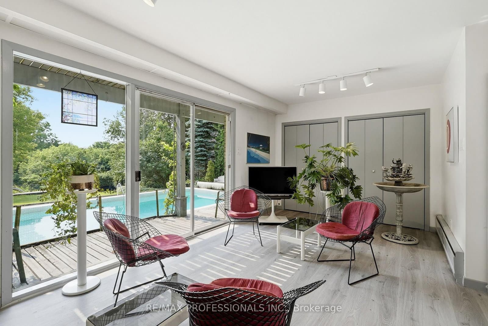 189 Edenbridge Drive thumbnail 15