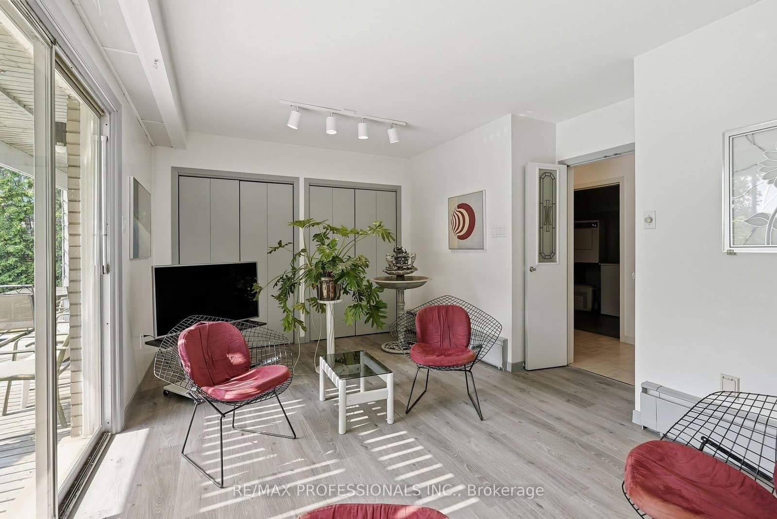 189 Edenbridge Drive thumbnail 16