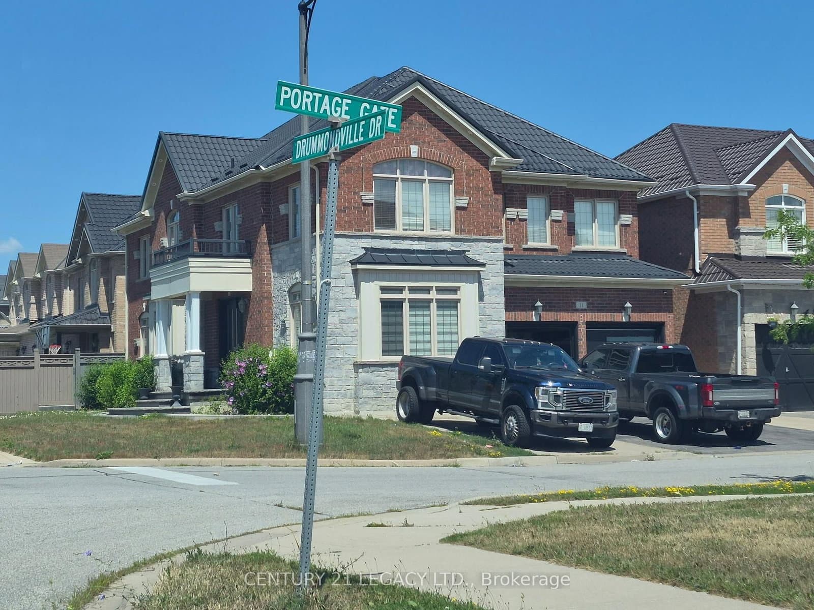 11 DRUMMONDVILLE Drive - Image 1