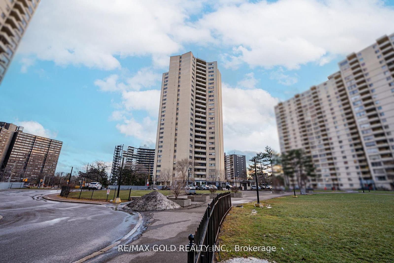 330 Dixon Road, Unit 2107 thumbnail 3