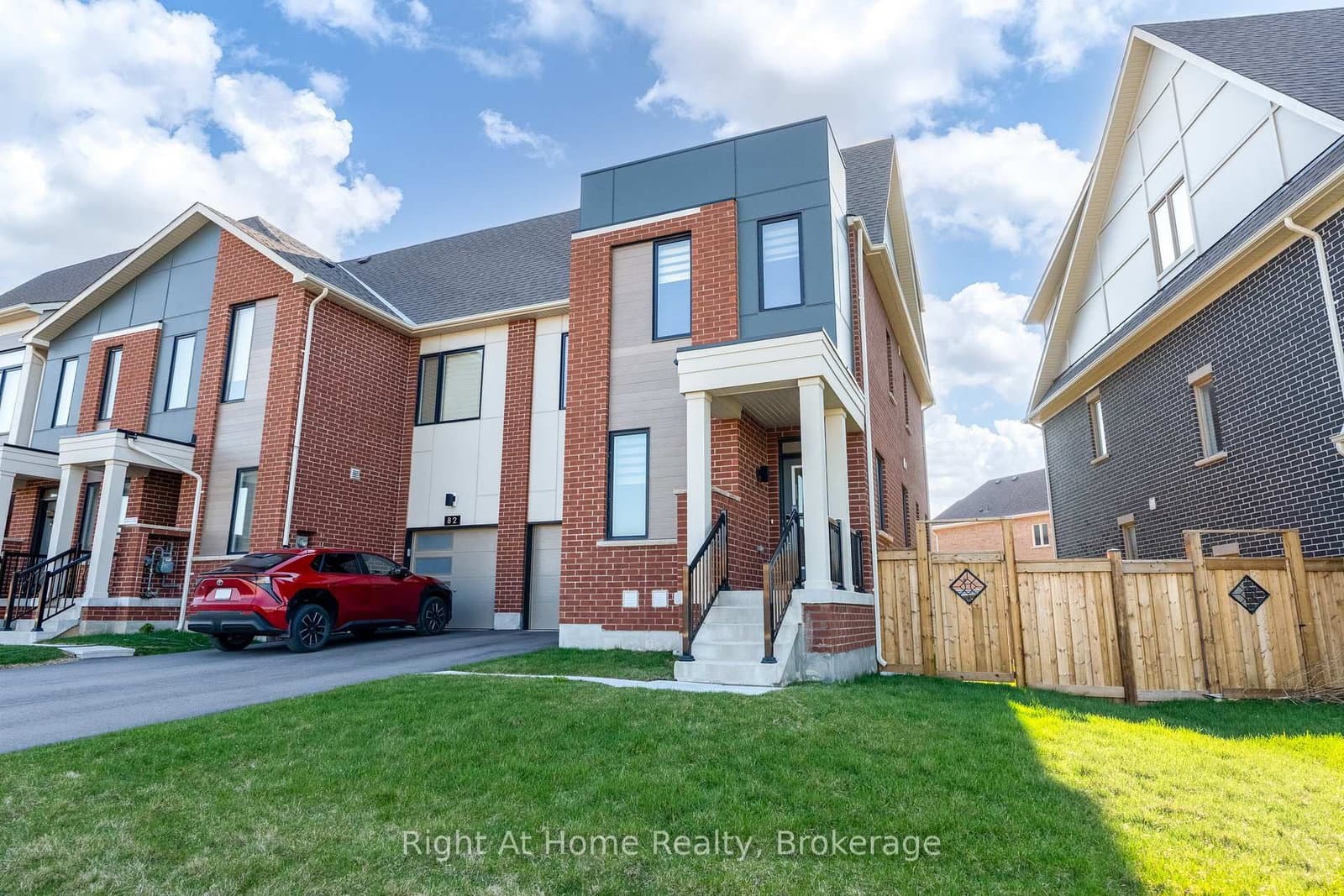 80 Settlers Road E thumbnail 2