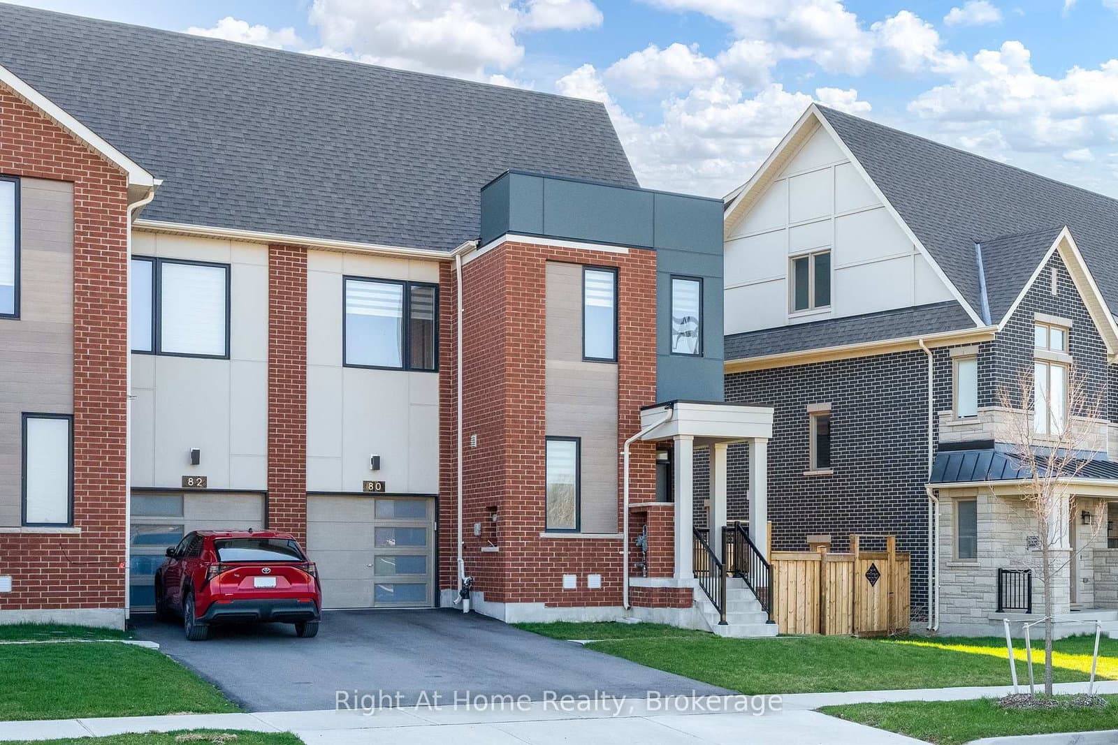 80 Settlers Road E thumbnail 3