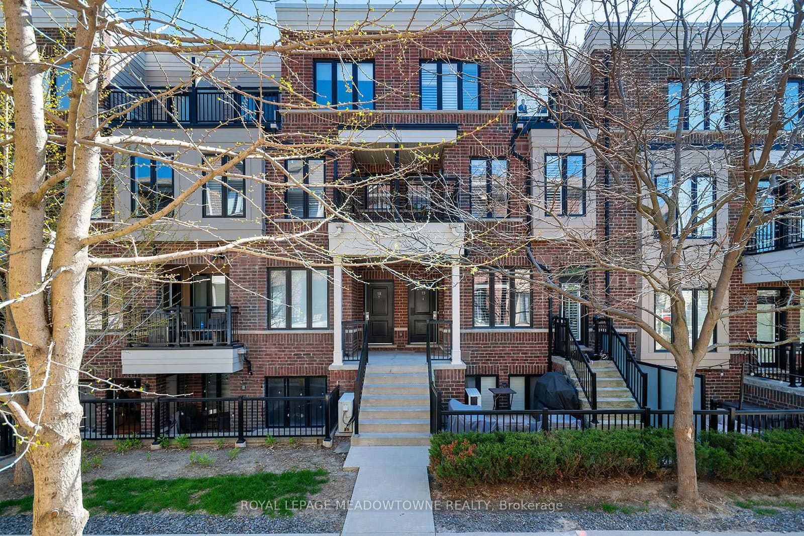 10 Carnation Avenue, Unit 19 thumbnail 2
