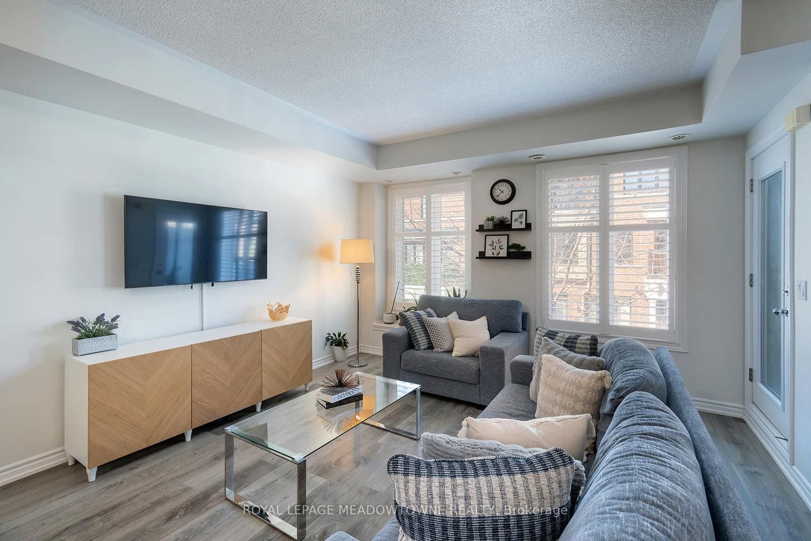 10 Carnation Avenue, Unit 19 thumbnail 6