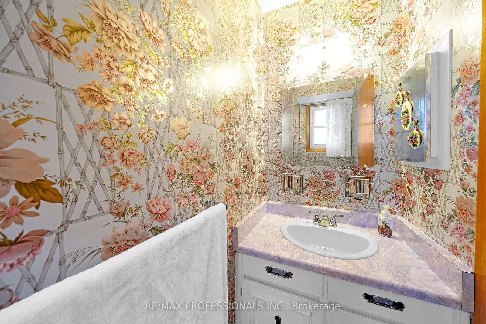 1877 Silverberry Crescent thumbnail 22