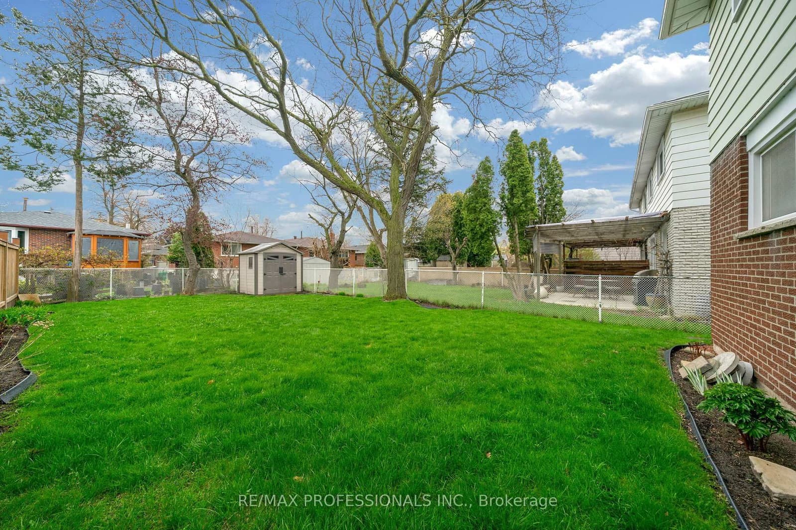 1877 Silverberry Crescent thumbnail 27