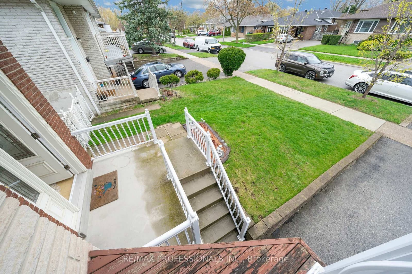 1877 Silverberry Crescent thumbnail 29
