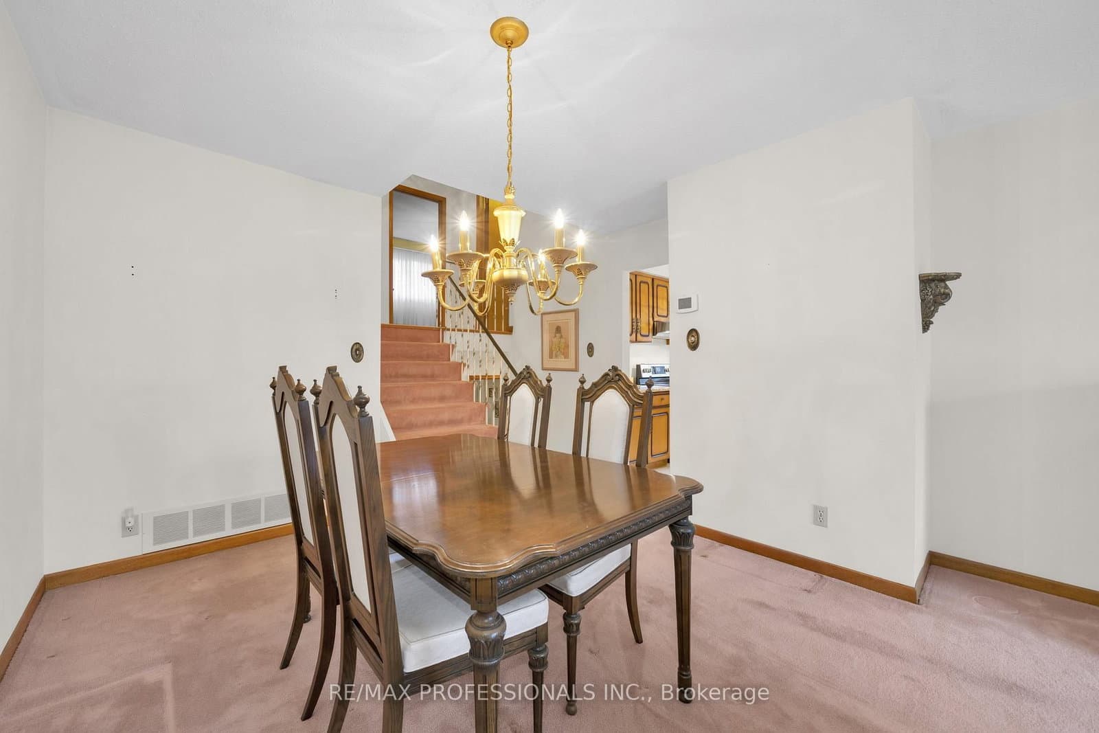 1877 Silverberry Crescent thumbnail 35