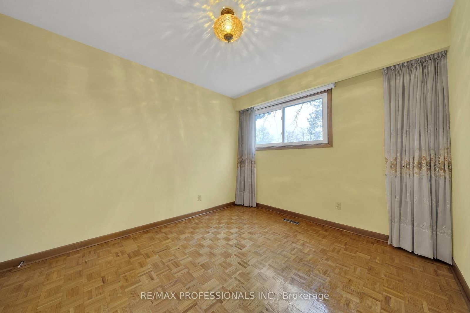 1877 Silverberry Crescent thumbnail 42