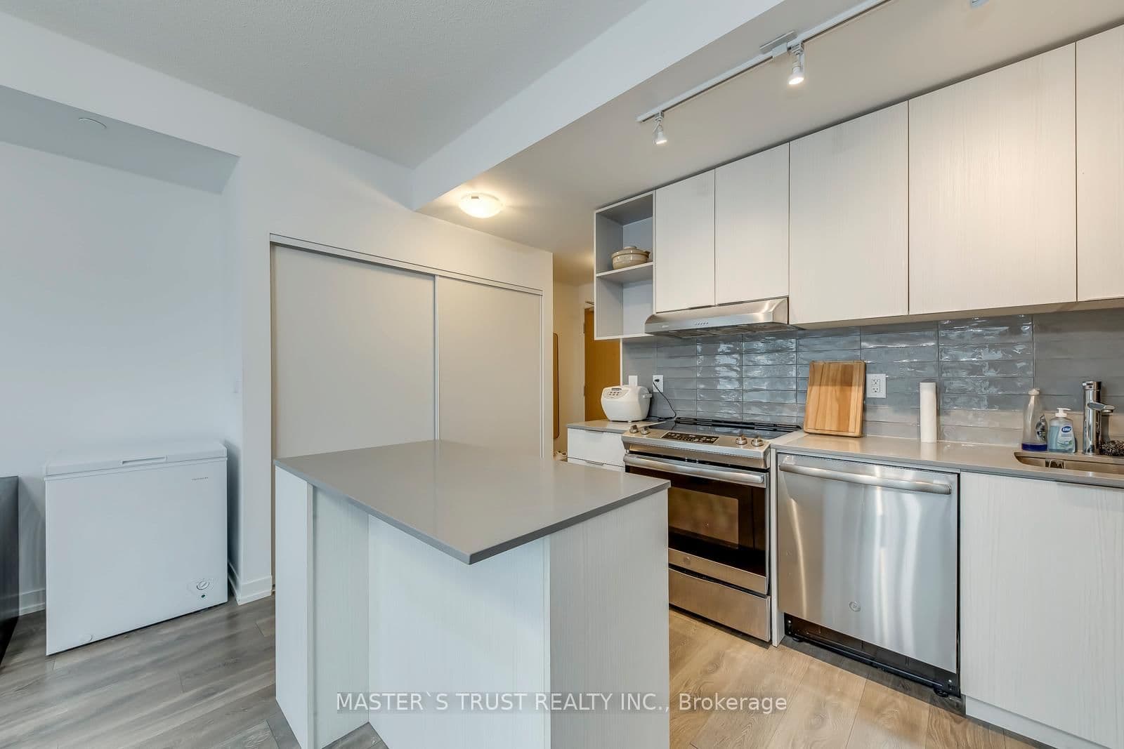 2520 Eglinton Avenue W, Unit 1804 thumbnail 13