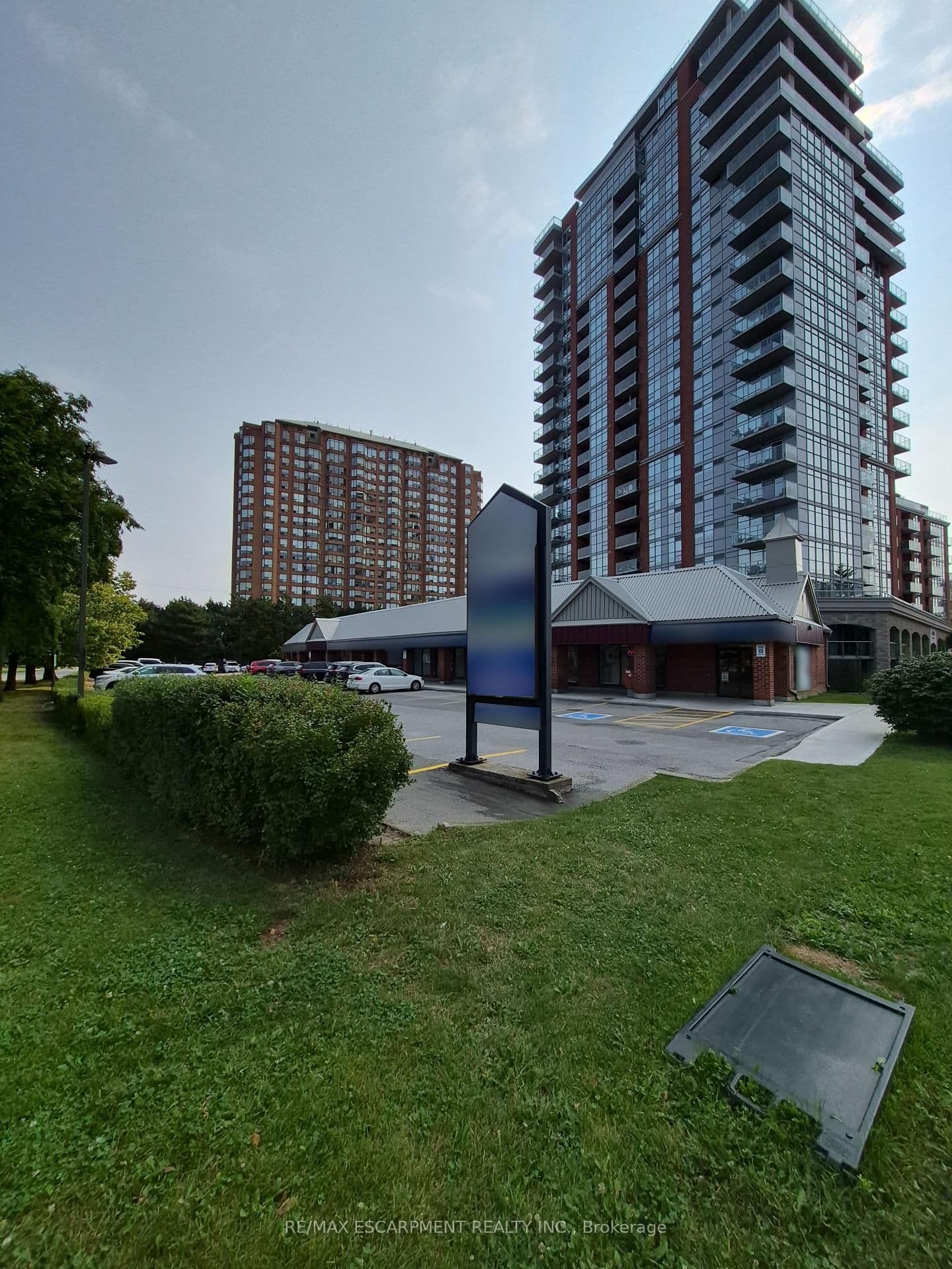 573 Maple Avenue, Unit 2 thumbnail 5