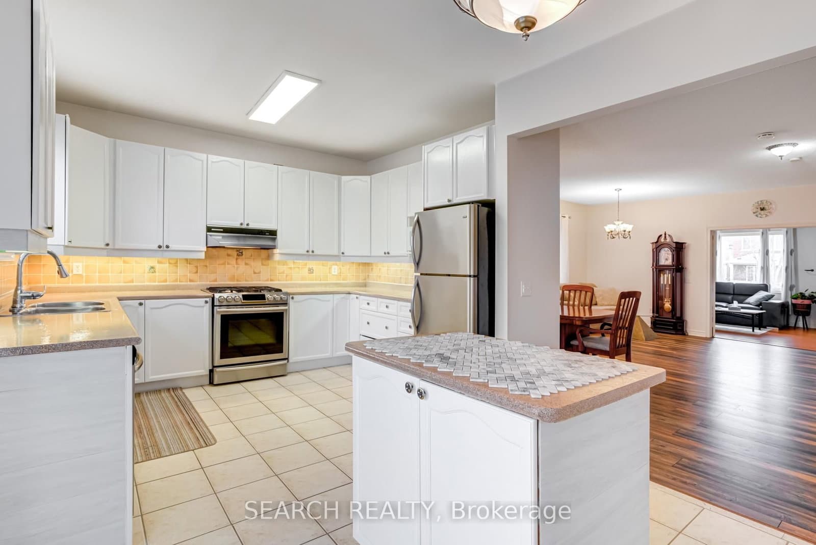 19 Treeline Boulevard thumbnail 12
