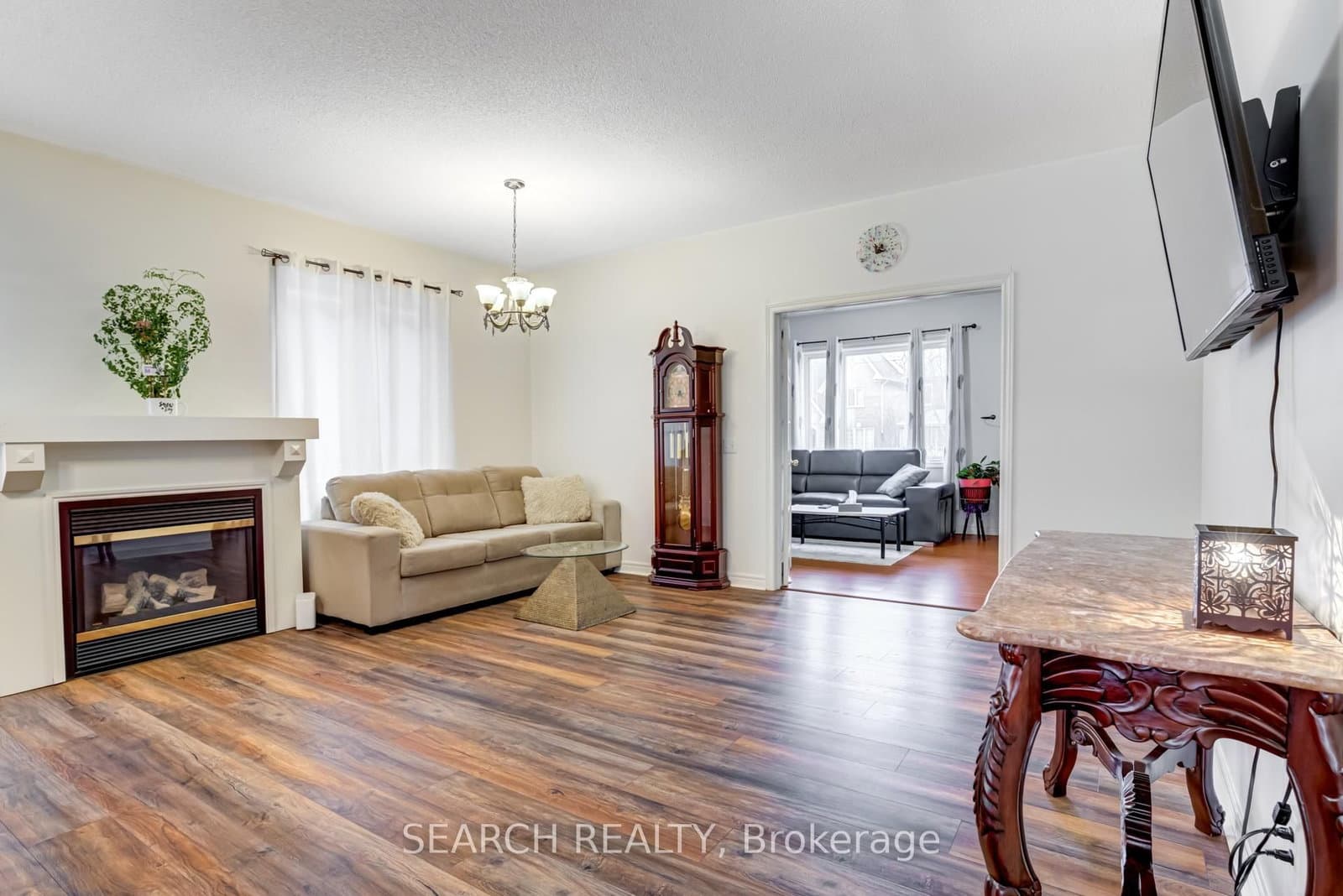 19 Treeline Boulevard thumbnail 7
