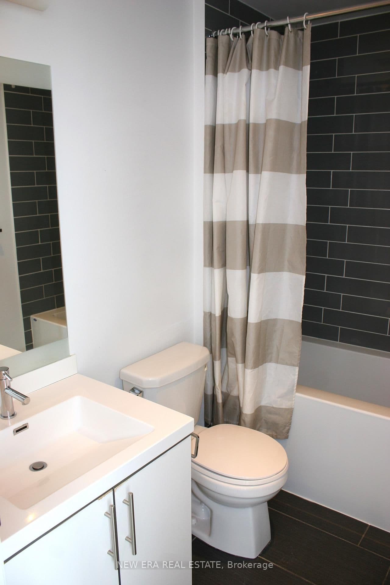 55 Speers Road, Unit 512 thumbnail 13