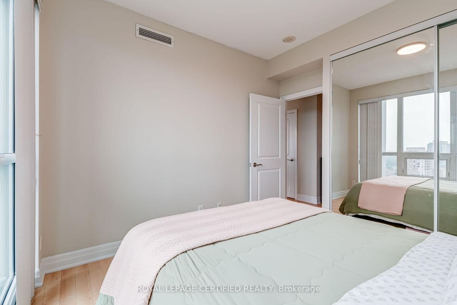 100 John Street, Unit 1806 thumbnail 25