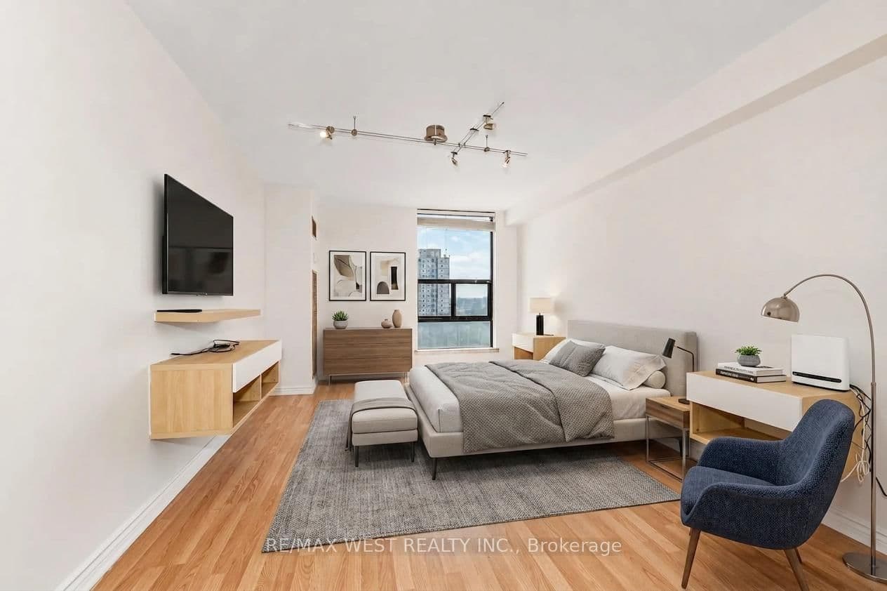 18 Knightsbridge Road, Unit 1604 thumbnail 5