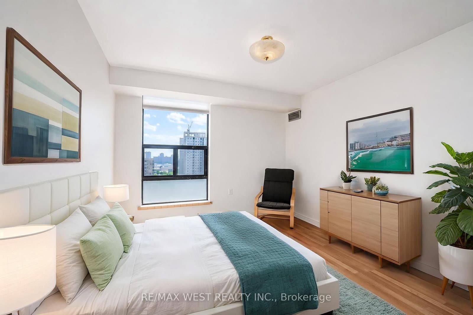 18 Knightsbridge Road, Unit 1604 thumbnail 7