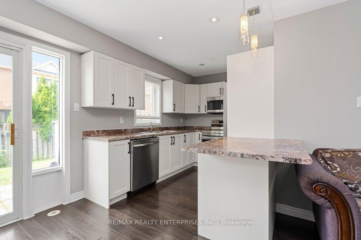 2248 Seton Crescent thumbnail 12
