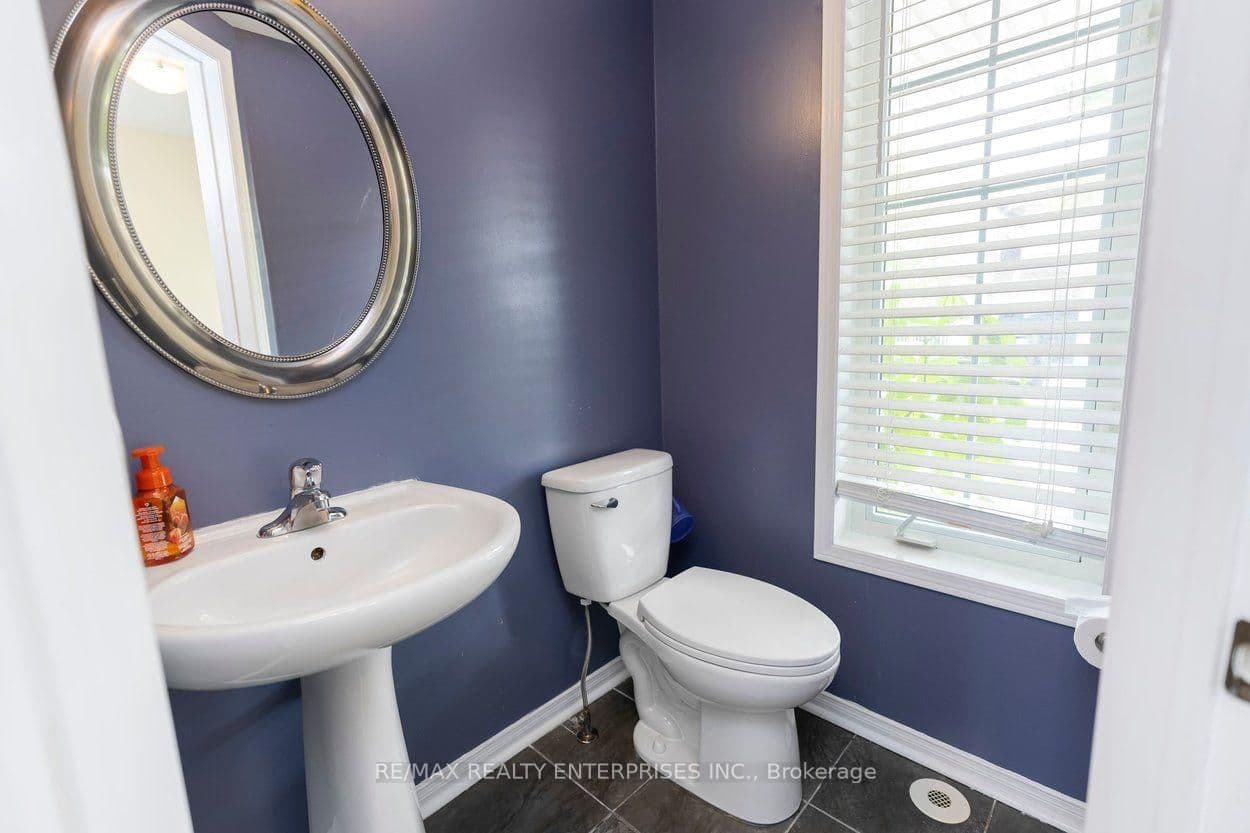 2248 Seton Crescent thumbnail 17