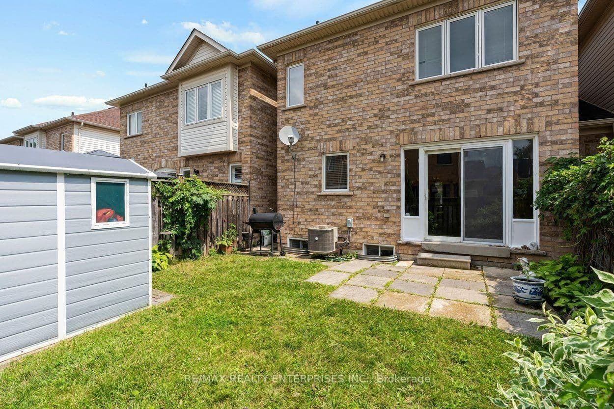 2248 Seton Crescent thumbnail 31