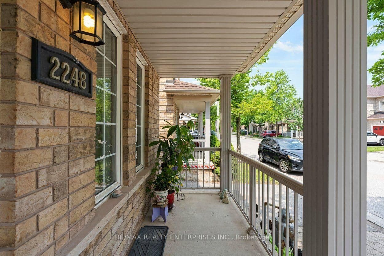 2248 Seton Crescent thumbnail 4
