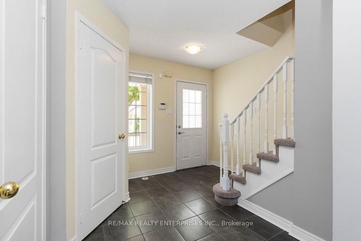 2248 Seton Crescent thumbnail 5
