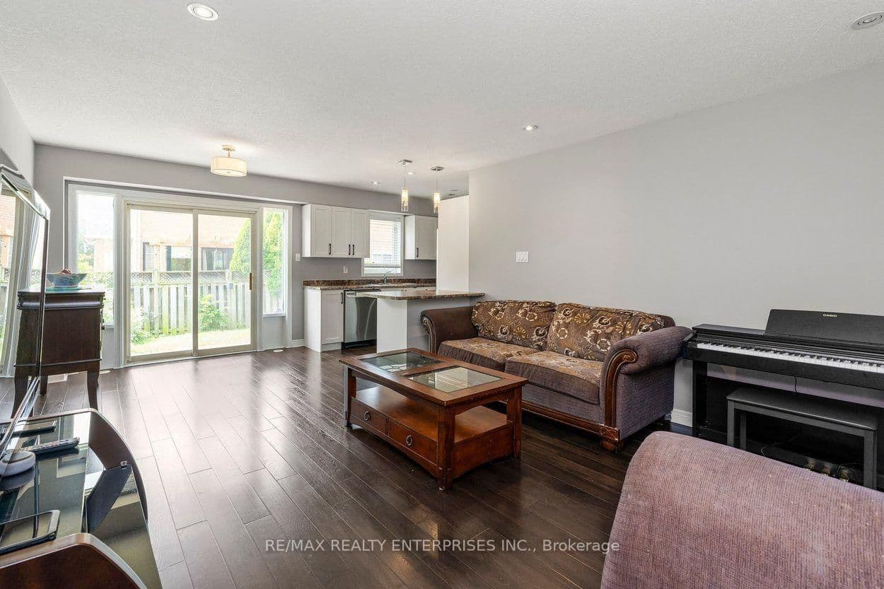 2248 Seton Crescent thumbnail 9