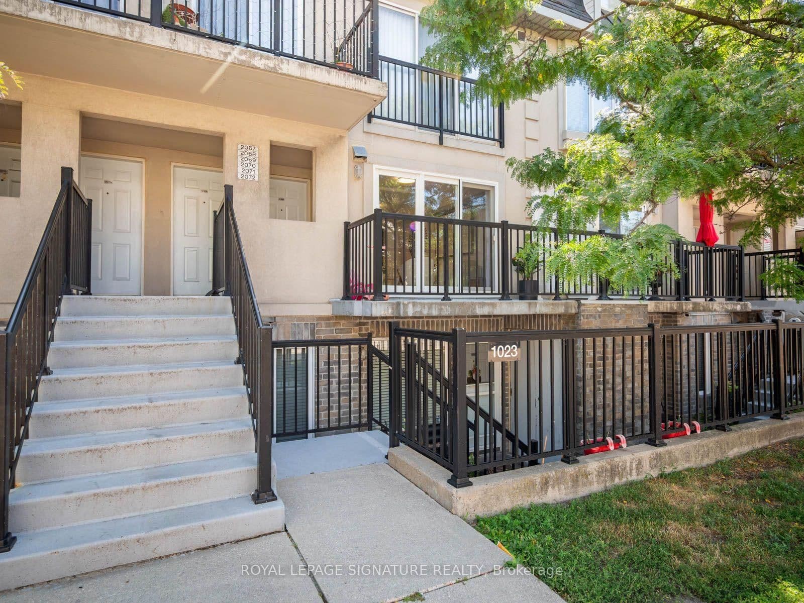 65 George Appleton Way, Unit 2067 thumbnail 3