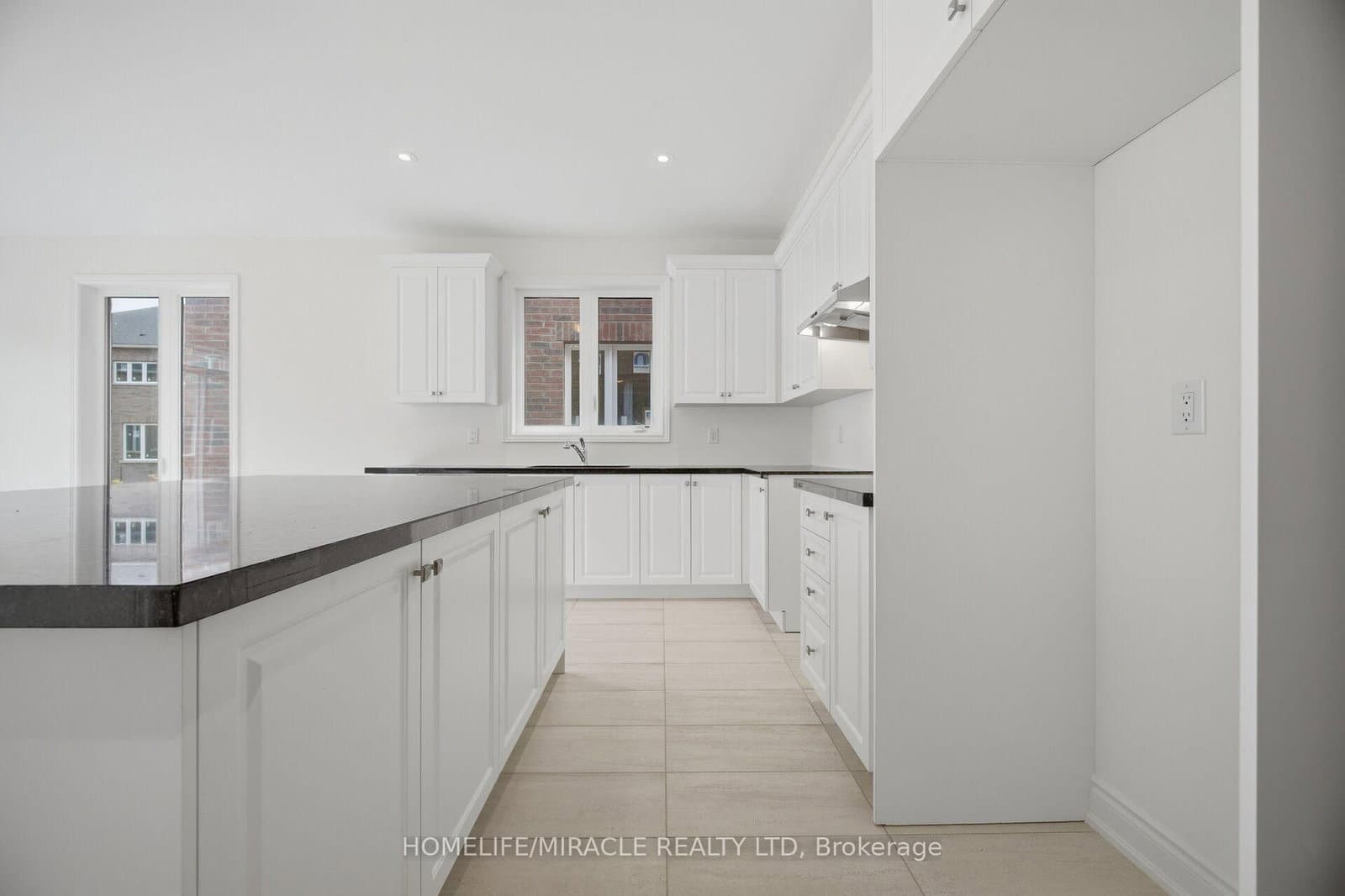 46 Stratford Drive thumbnail 10