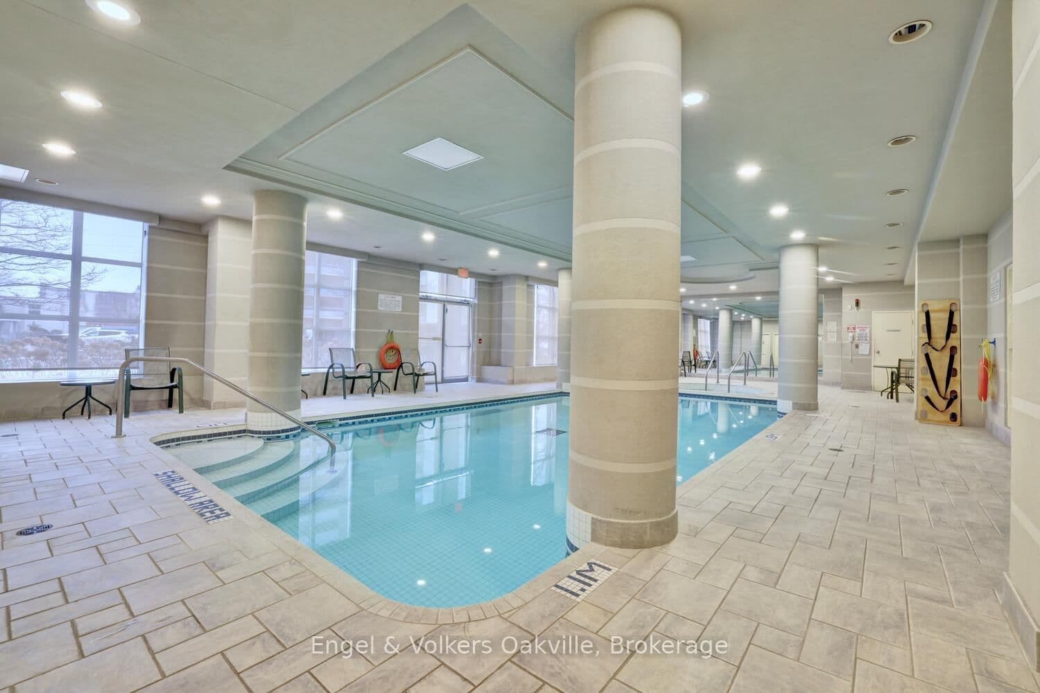 442 Maple Avenue, Unit 1402 thumbnail 10