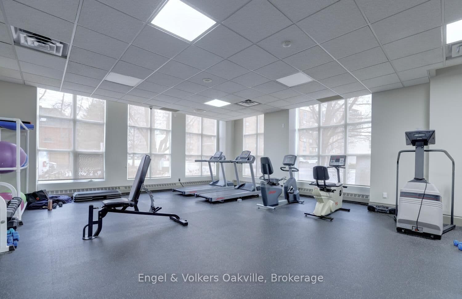 442 Maple Avenue, Unit 1402 thumbnail 13