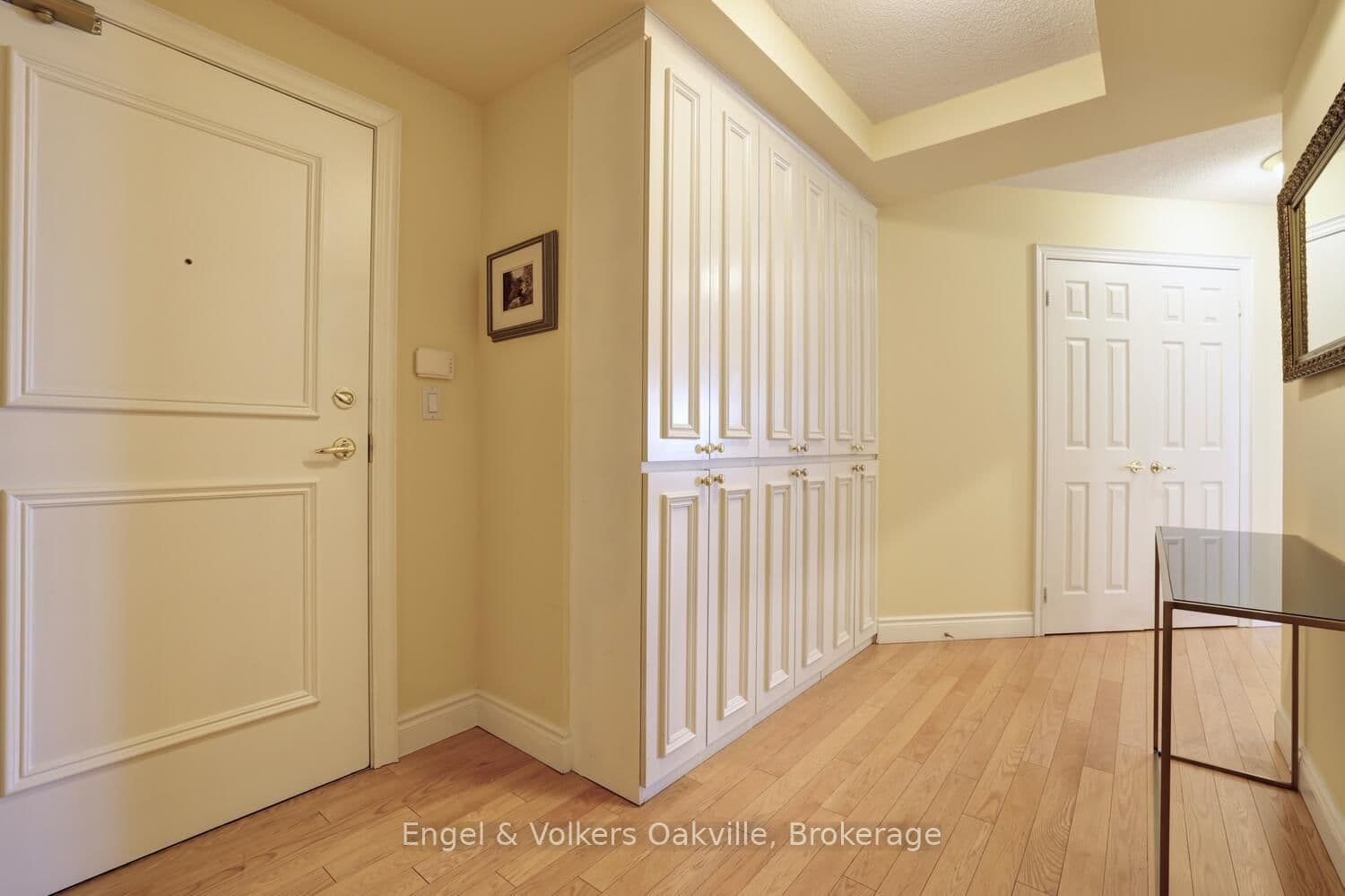 442 Maple Avenue, Unit 1402 thumbnail 17