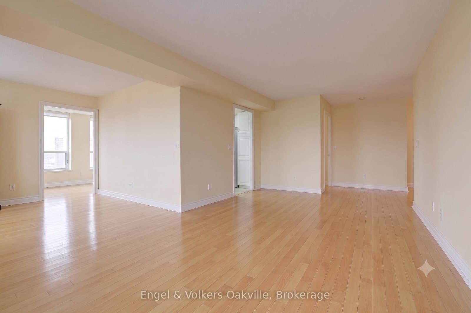 442 Maple Avenue, Unit 1402 thumbnail 20