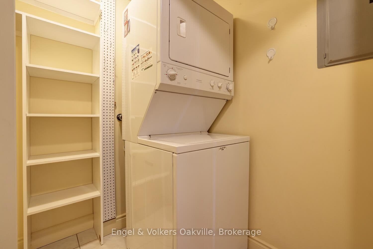 442 Maple Avenue, Unit 1402 thumbnail 34