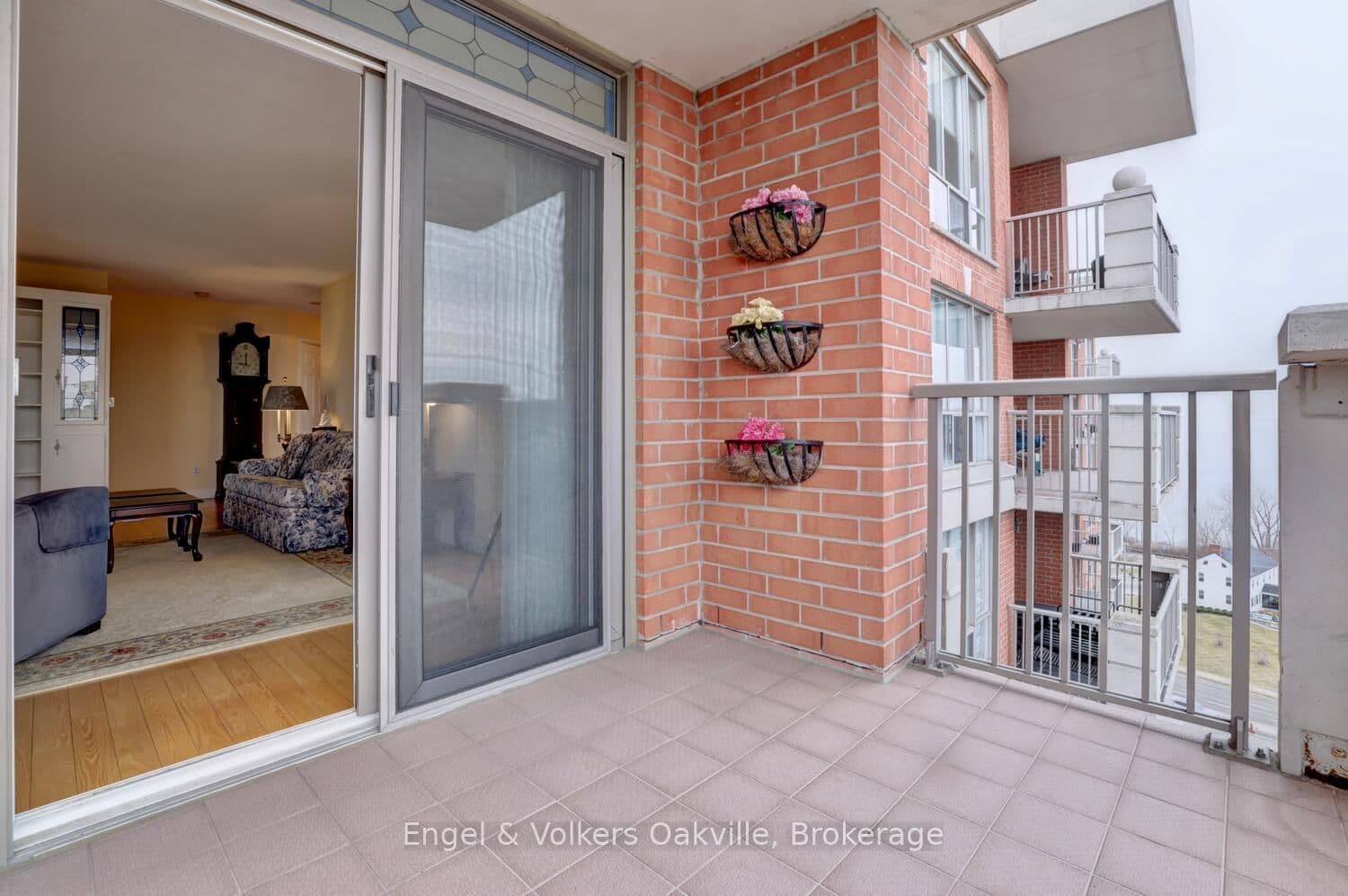 442 Maple Avenue, Unit 1402 thumbnail 36