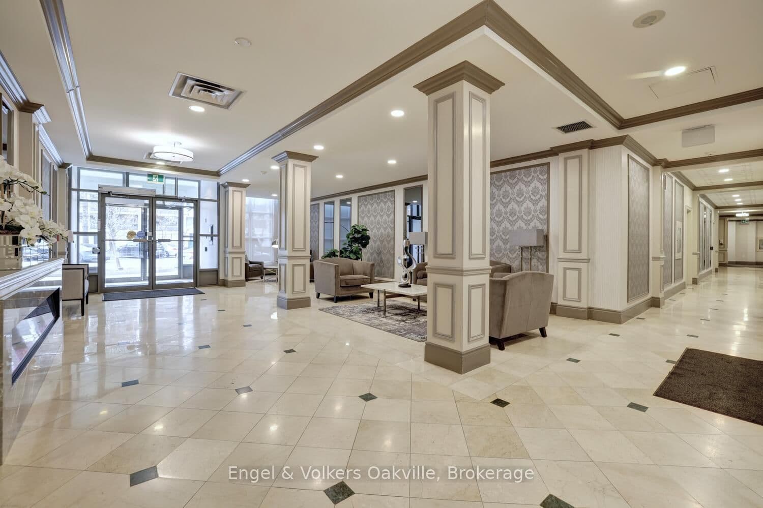 442 Maple Avenue, Unit 1402 thumbnail 6